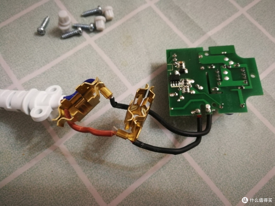 爱国者小魔方插座拆解