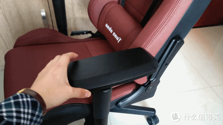 买不起超跑，但你可以享受这款仿超跑设计的电竞椅：2000元的安德斯特赤焰王座电竞椅体验评测