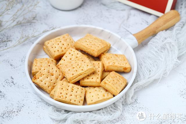 吃一口就爱上的蛋黄饼干，层次分明酥得一塌糊涂，做法其实很简单