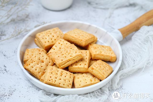 吃一口就爱上的蛋黄饼干，层次分明酥得一塌糊涂，做法其实很简单