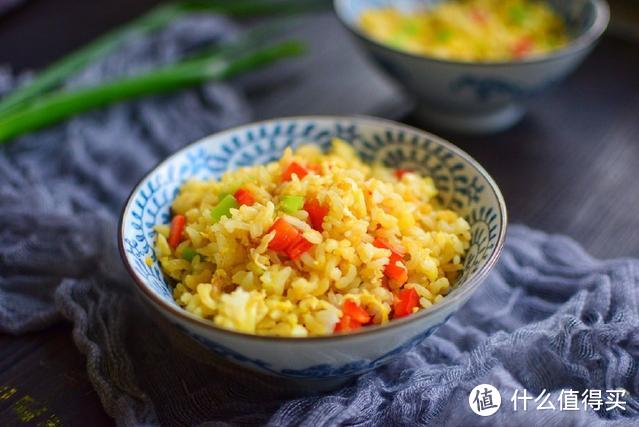 这碗炒饭好吃到哭，只需简单几步就能做的香喷喷，给肉咱也不换