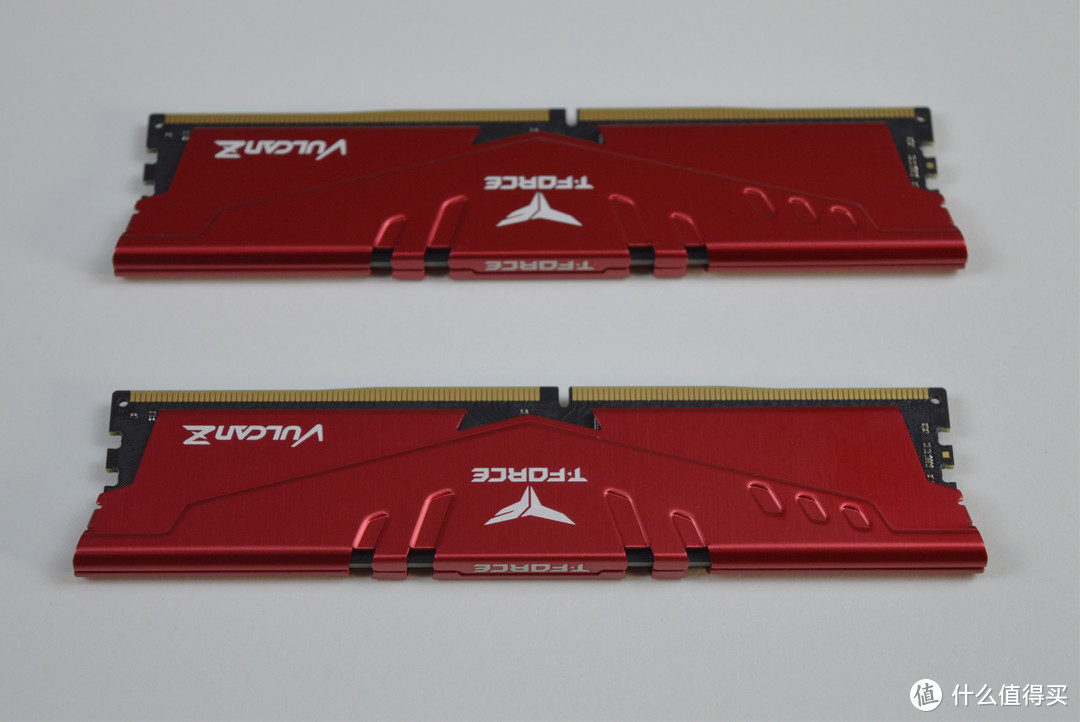 超频强劲,价位美丽：十铨VULCAN Z 火神  DDR4 3000套条开箱体验