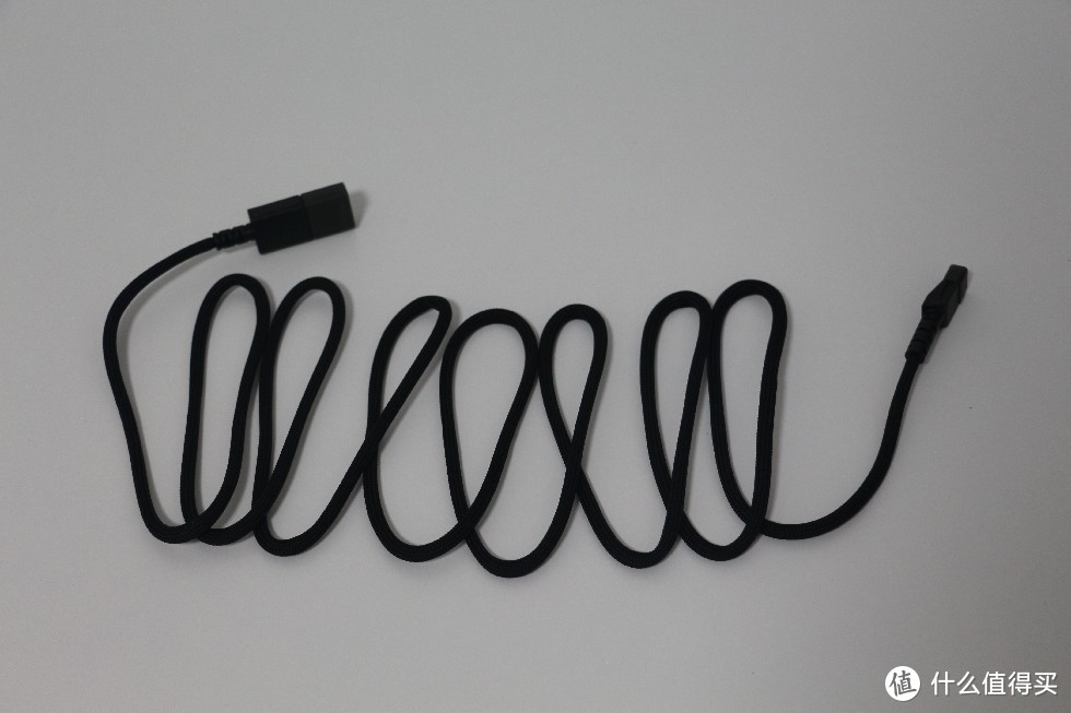 SpeedFlex超柔线，线缆非常柔软，展开有1.8米长，足够用了。