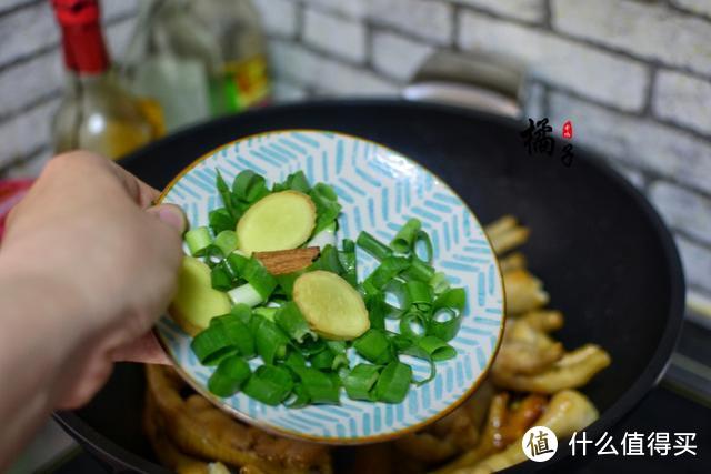 教你做最好吃的红烧鸡爪，不仅能当下酒菜还能当零食，啃到舔手指