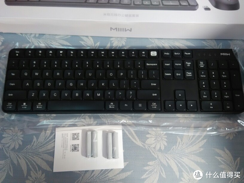 米物 2.4G无线键盘鼠标套装。