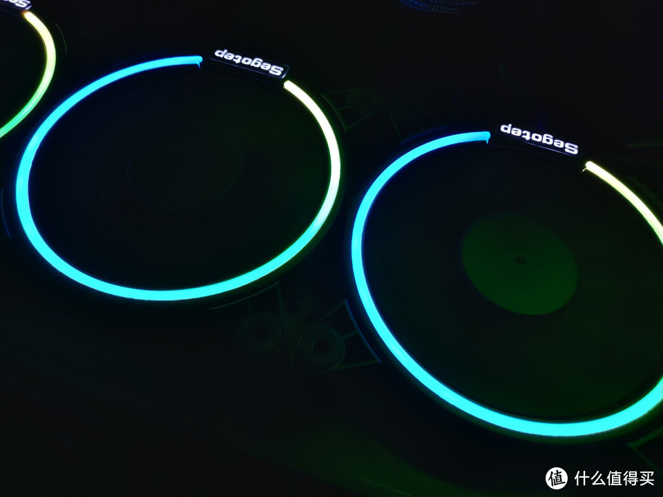 多种灯光控制方式，鑫谷蓝牙律动版RGB套件装机晒单
