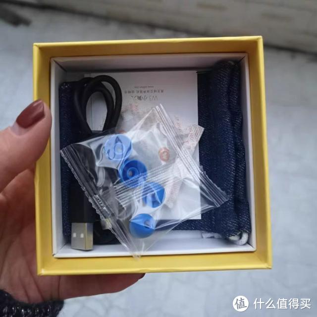 语音降噪，持久续航：漫步者W3小黄人真无线耳机体验