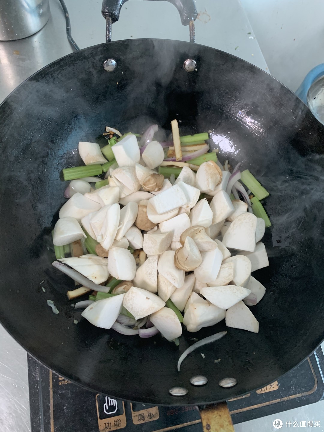 饮食分享 篇三：减肥50斤壮汉五分钟快手午餐之鸡胸炒杏鲍菇