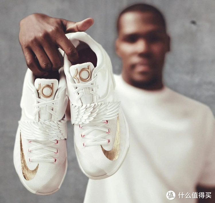 为爱而来：NIKE公益配色 KD12 “AUNT PEARL”亮相，天使小翅膀再次回归~