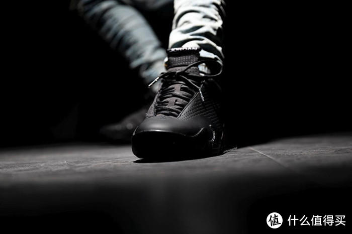 一周球鞋看台｜“白丝绸”AJ1终于登场、YEEZY拖鞋即将发售