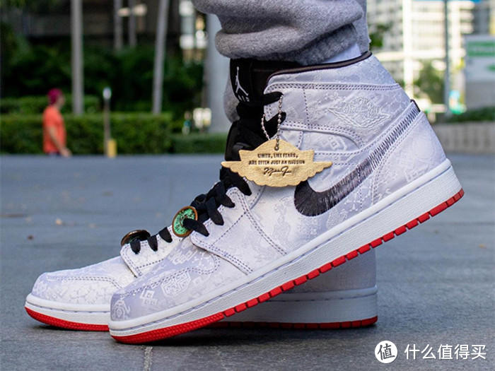 一周球鞋看台｜“白丝绸”AJ1终于登场、YEEZY拖鞋即将发售