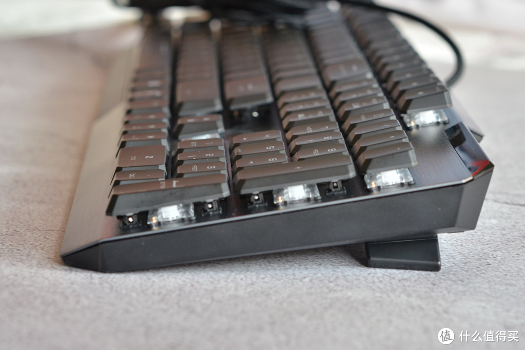 MSI  GK50LP矮轴更偏办公的机械键盘，键帽的特立独“型” 难为了第三方厂商
