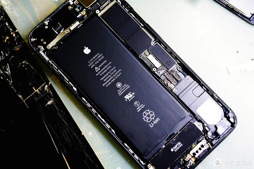 iPhone 7 Plus更换电池太轻松，主要是您没有找对合适的方法喔