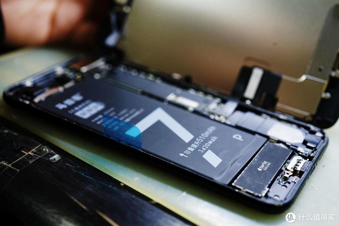 iPhone 7 Plus更换电池太轻松，主要是您没有找对合适的方法喔