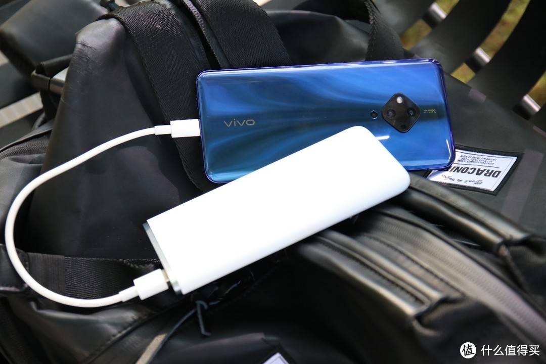 肥水不流外人田，vivo 10000mAh22.5W双向闪充移动电源评测