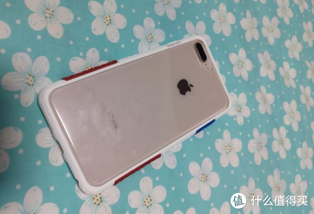 虽然iPhone8plus已降至新低价，但换了手机壳，视觉更高端