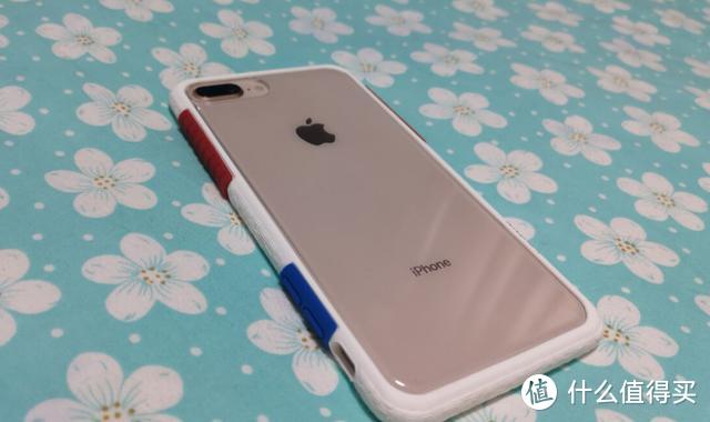 虽然iPhone8plus已降至新低价，但换了手机壳，视觉更高端