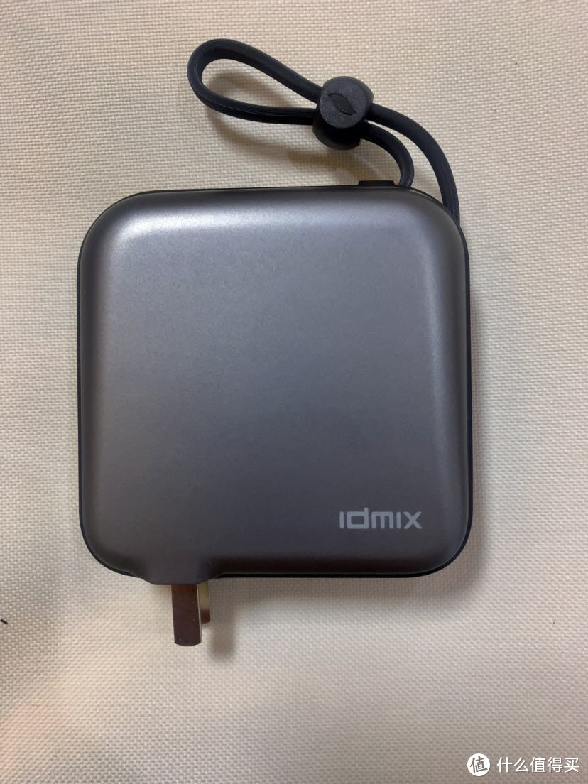 IDMIX自带MFI认证线折叠插头充电宝，一站式充电群体出行好帮手