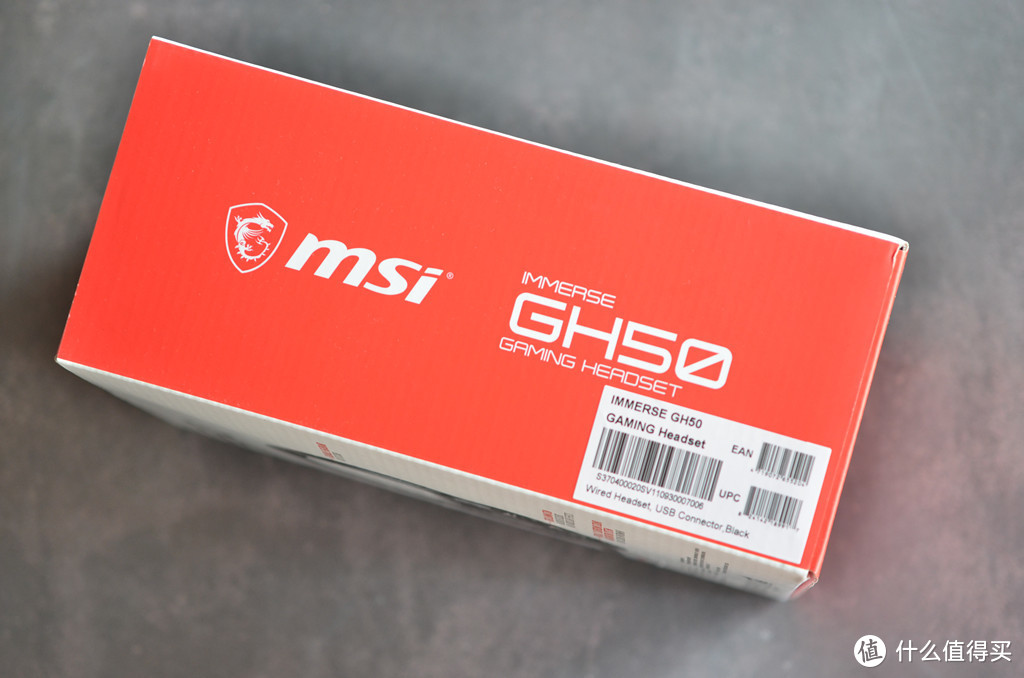 MSI GH50炫酷的RGB、震撼的低音效果一样都不缺，最重要的是轻巧佩戴舒适