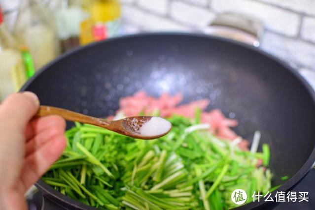 炒蒜苗里加点它，味道简直棒极了，遭全家人疯抢，一分钟就能学会