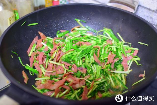 炒蒜苗里加点它，味道简直棒极了，遭全家人疯抢，一分钟就能学会