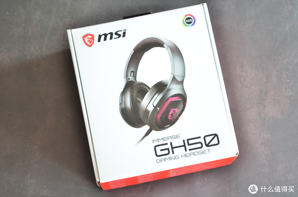 MSI GH50炫酷的RGB、震撼的低音效果一样都不缺，最重要的是轻巧佩戴舒适