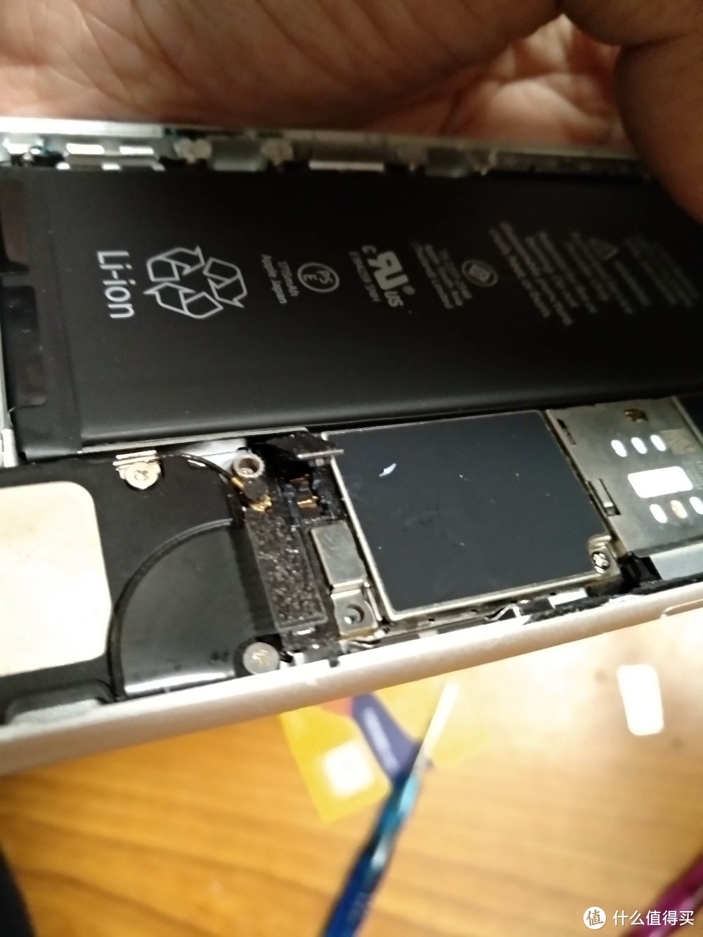 苹果Iphone手机充电后突然不能开机（自己动手换锂电池）操作失败典型