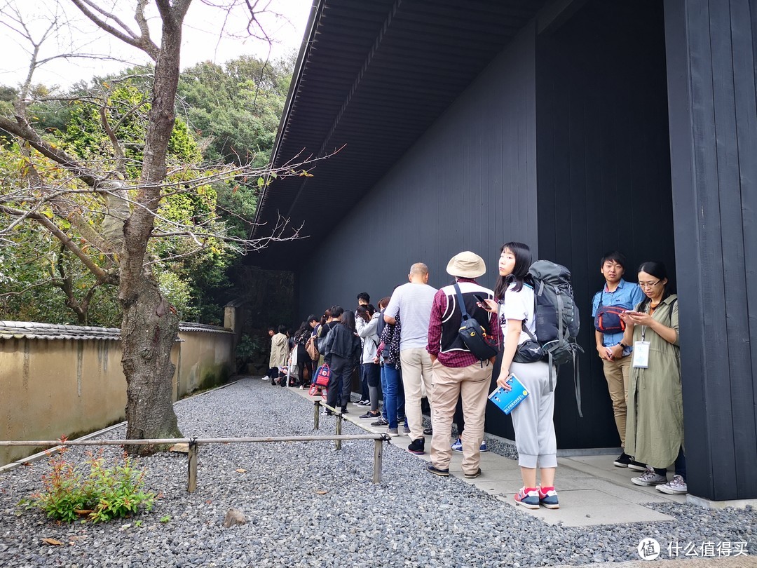 大家都很拼，船没靠岸就排队，下船冲到南寺发现已经排了一长队了