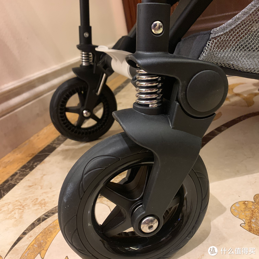 Bugaboo Bee5与Cybex Mios哪款婴儿推车更安全？