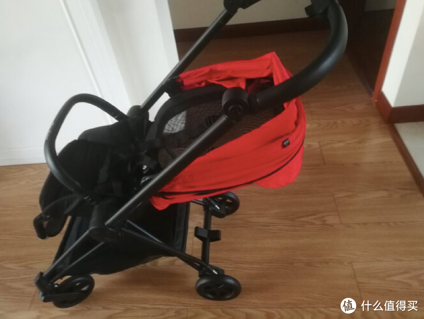 Bugaboo Bee5与Cybex Mios哪款婴儿推车更安全？