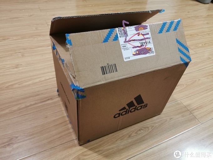 两双鞋用了这么一个箱子包装还算完整，江苏电商仓库发货。