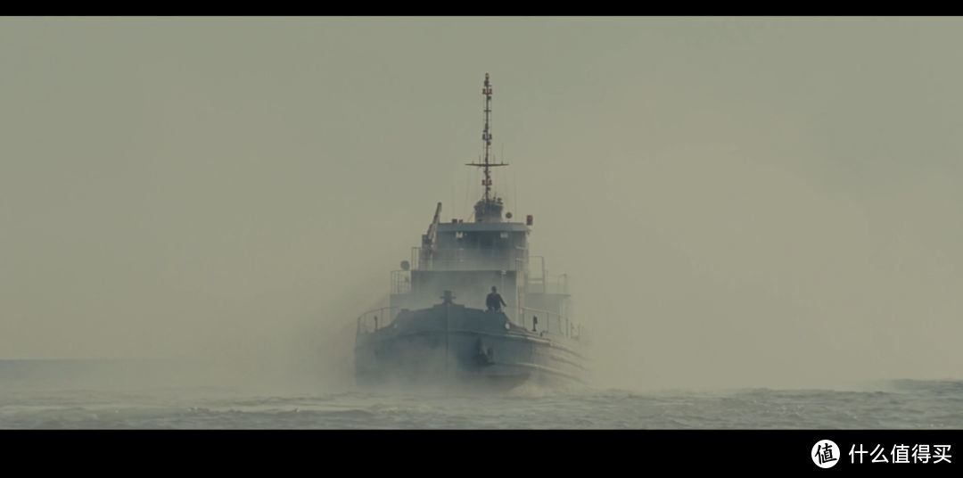 影片开始，一艘在海上的船，正在向禁闭岛驶去的船。