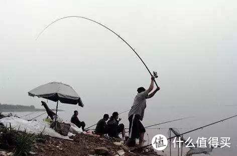 一招力嬖华山，想钓多远都行，大个体的鱼类都比较谨慎，抛远准没错