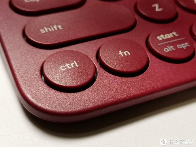 圆润的倒角设计，与整体的圆形按键设计浑然一体