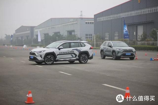 25万预算买RAV4荣放双擎值不值？抛开表象看本质