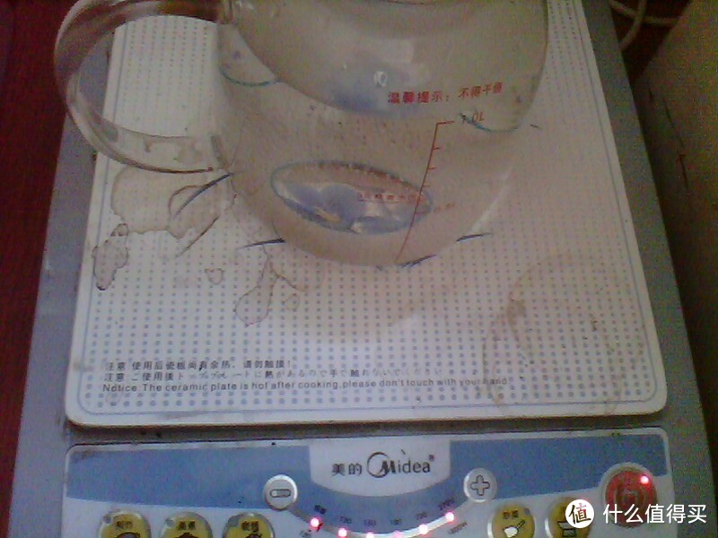 茶渍是那个铸铁水壶开壶时扑出来的，那几天还折腾了好几次开壶