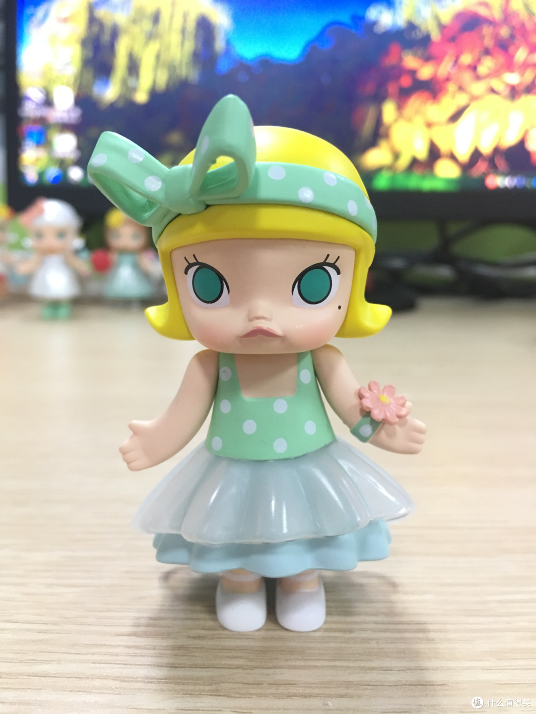 每个盲盒侧面都印刷着这套里所有手办的形象:10位公主 1位王子以及