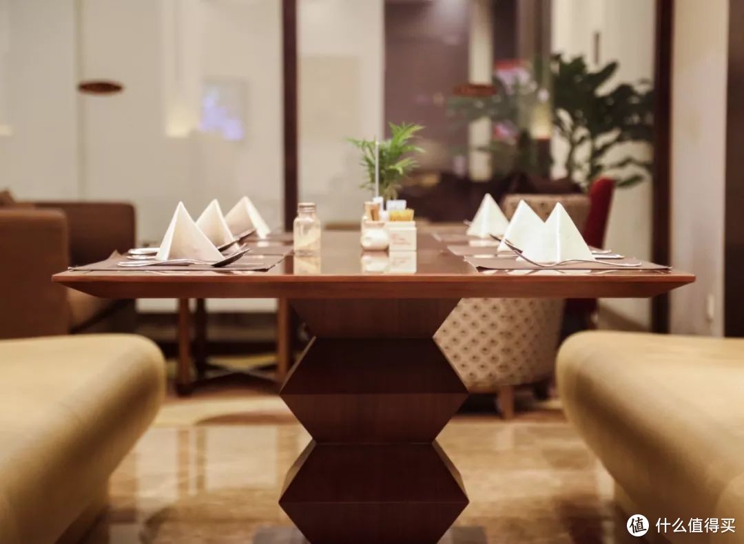 我在上海这家高品质的奥克伍德酒店里，烹饪了一桌小龙虾大餐！