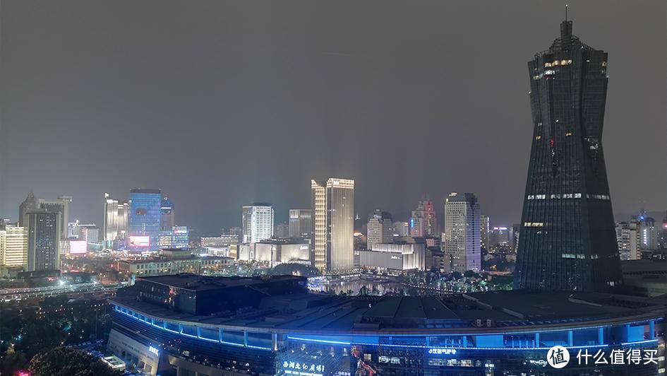      ▲西湖文化广场，手机提高了下亮度，夜景模式，5s曝光