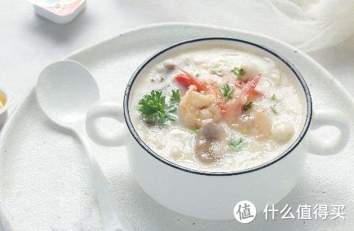 这碗汤香滑诱人，营养可口，咸而不腻，是西餐中的经典浓汤
