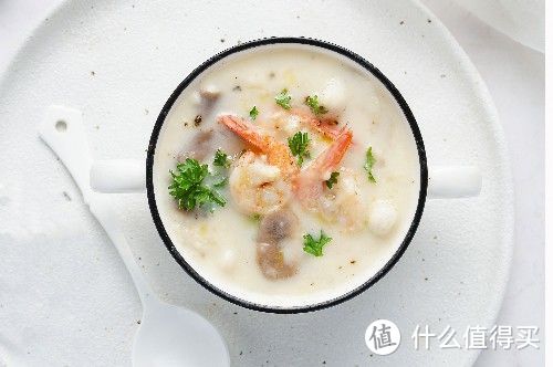 这碗汤香滑诱人，营养可口，咸而不腻，是西餐中的经典浓汤