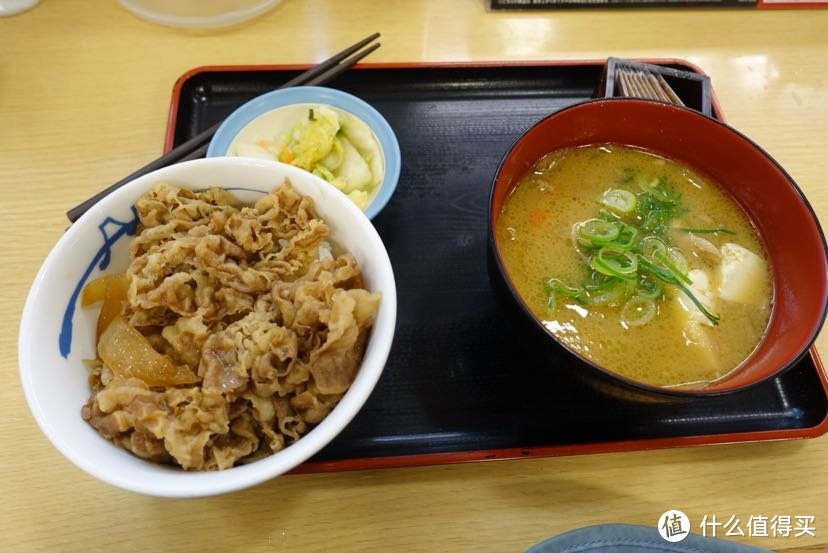 松屋的早饭，便宜，还挺好吃的