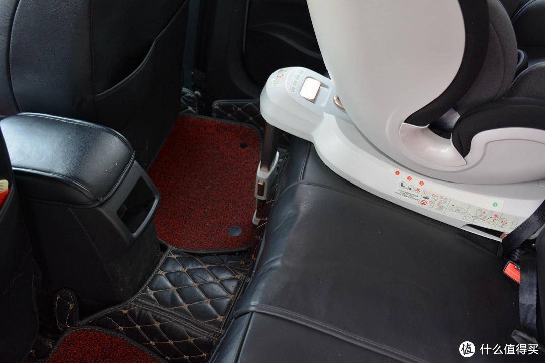 QBORN安全座椅评测：支持正反双向安装360°旋转，适合0-12岁孩子使用