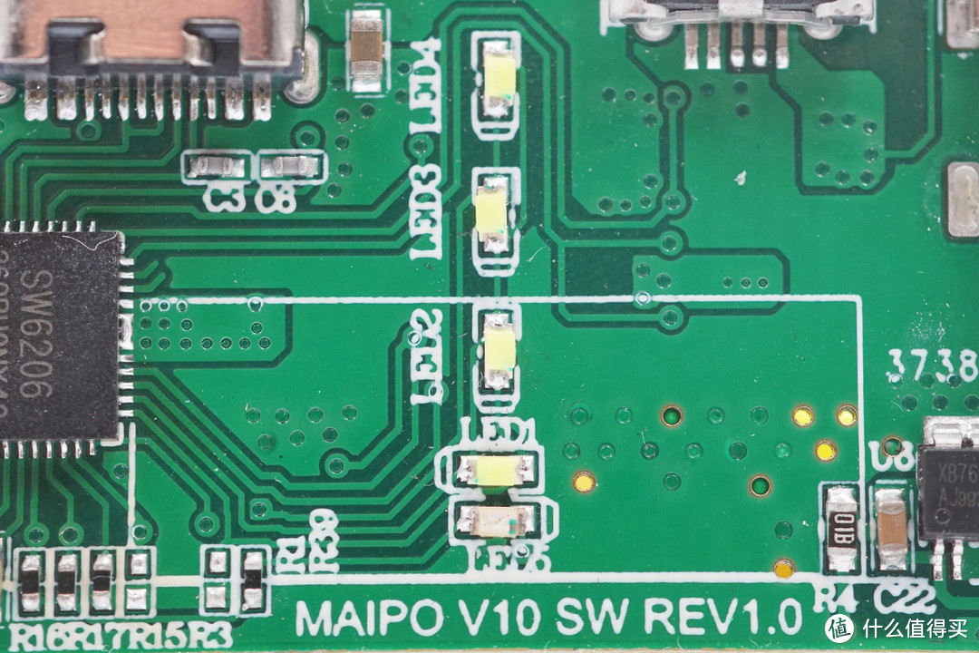 拆解报告：MOPOER迈珀10000mAh双向USB PD快充移动电源V10