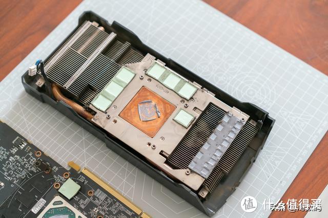 散热器拆解图参照上次的RX470D红龙版，完全一模一样