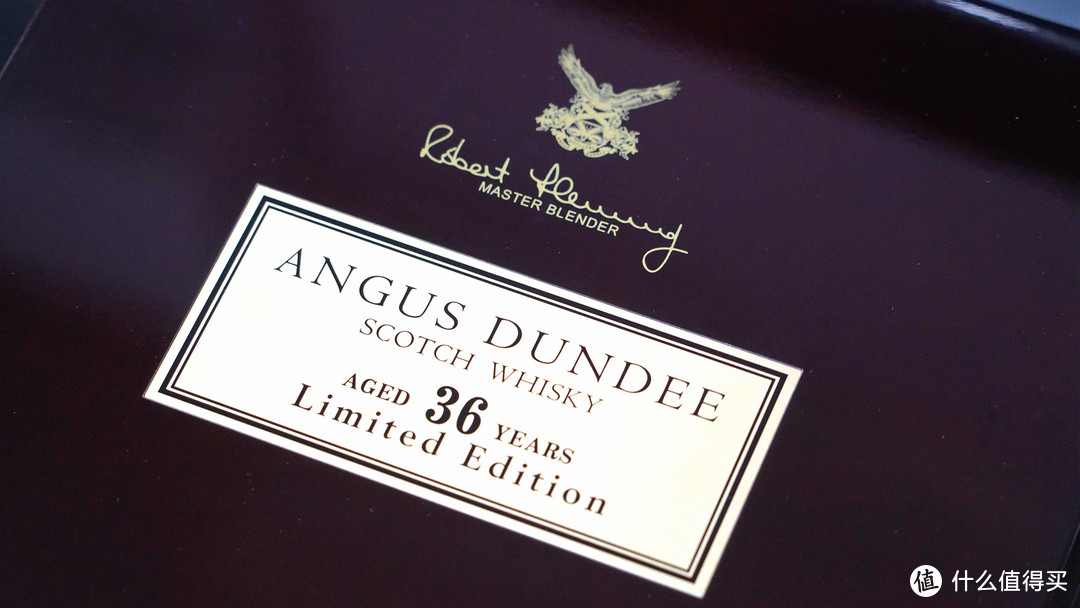 又添新的“镇桌之宝”，全球限量1200瓶的 Angus Dundee 36年 水晶樽 威士忌礼盒