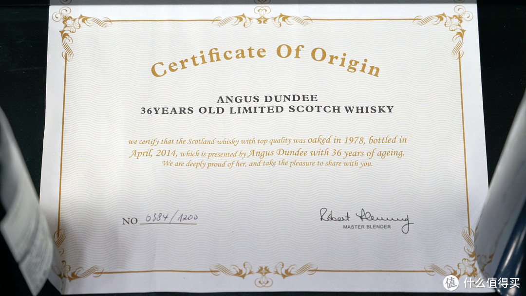 又添新的“镇桌之宝”，全球限量1200瓶的 Angus Dundee 36年 水晶樽 威士忌礼盒