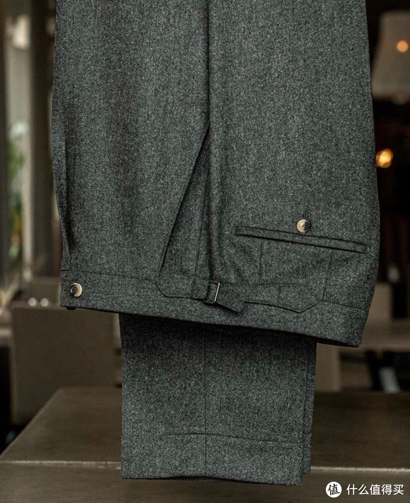抗皱、保暖的法兰绒西裤是冬天通勤族的必备