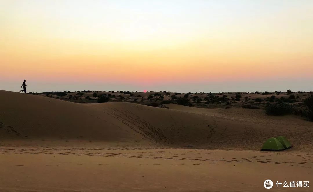 印度四色城之金城杰伊瑟尔梅尔，沙漠露营与星空下的惊魂一夜。