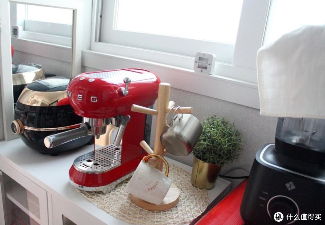 好物分享丨自用SMEG意式半自动咖啡机，自制精致的下午茶是生活里所需要的一点仪式感